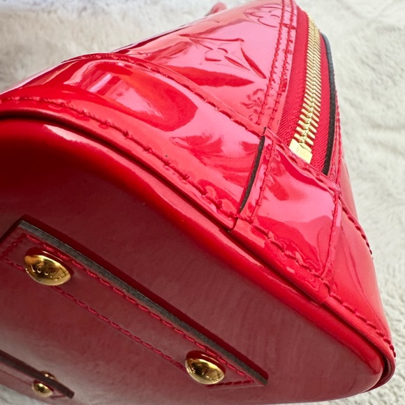 Louis Vuitton Alma BB in Vernis Pomme D'Amour - Picture 11 of 13